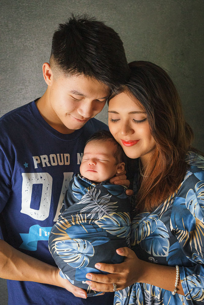 middle georgia newborn photographer. Newborn photo shoot with parents