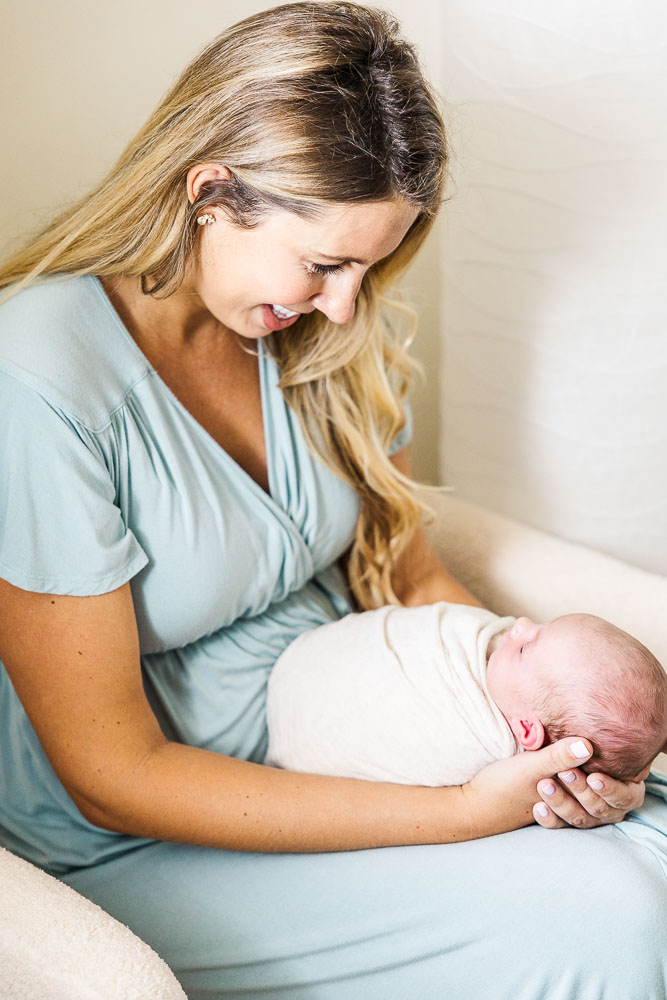 middle georgia newborn photographer. Newborn family lifestyle photo shoot. newborn with mother