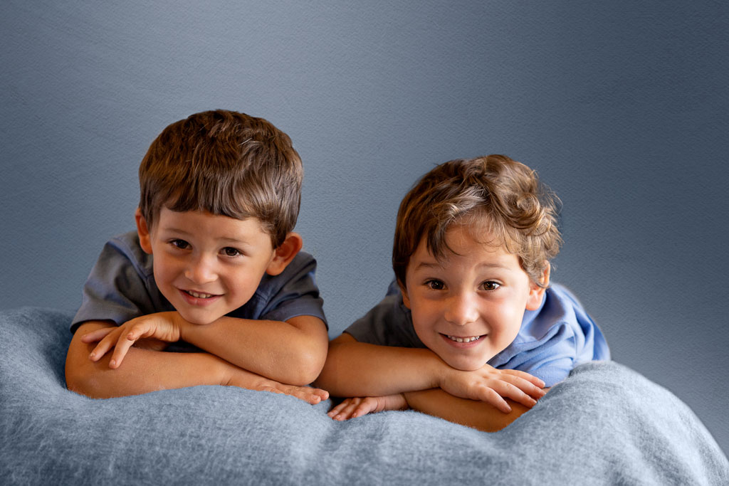 middle georgia newborn photographer. Newborn photo shoot siblings