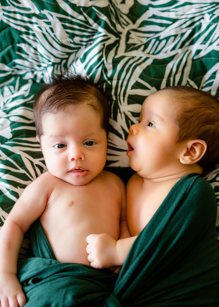 middle georgia newborn photographer. Newborn family lifestyle photo shoot. newborn twins
